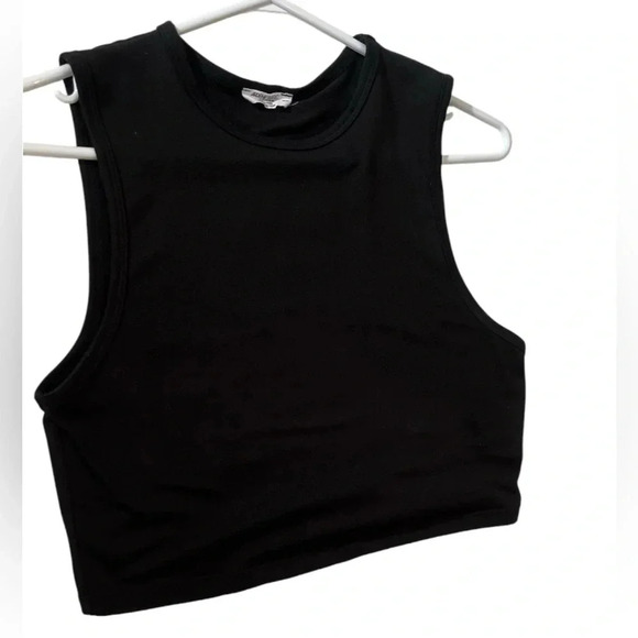 Medium Crop Top - Picture 5 of 6